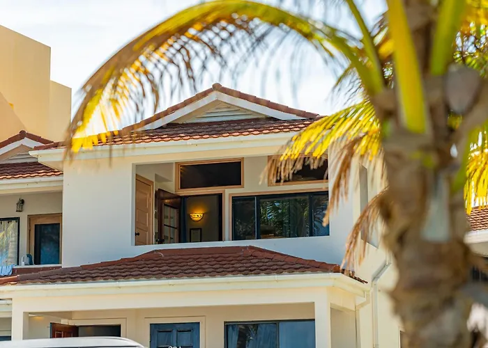 Hotel Tradewinds Paradise