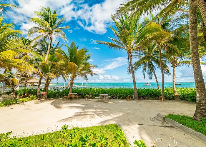 Hotel Tradewinds Paradise