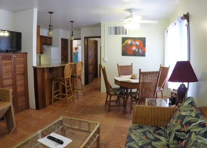 Hotel Tradewinds Paradise