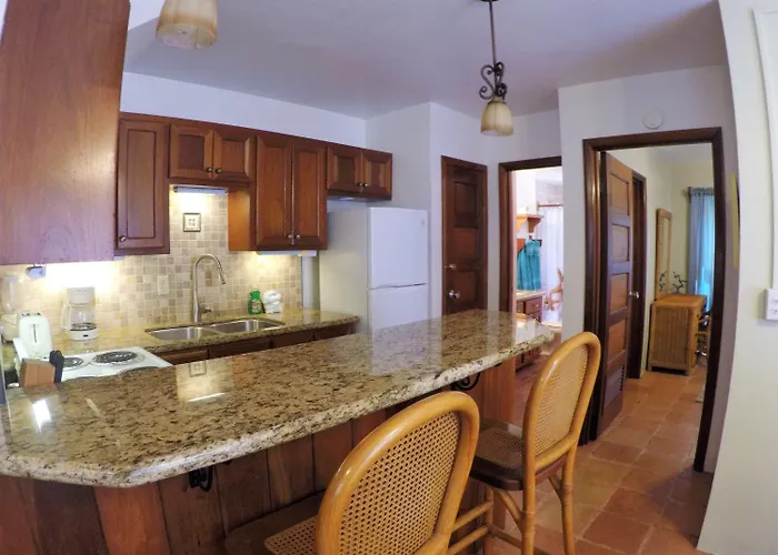 Hotel Tradewinds Paradise