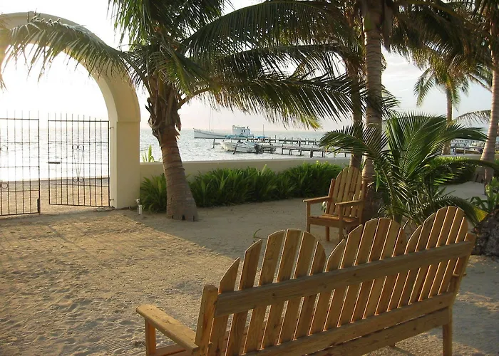 Hotel Tradewinds Paradise
